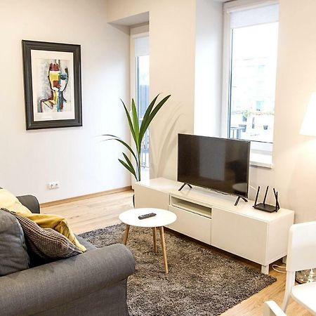 Modern 1Bd Apartment In Old Town By Hostlovers Kaunas Ngoại thất bức ảnh