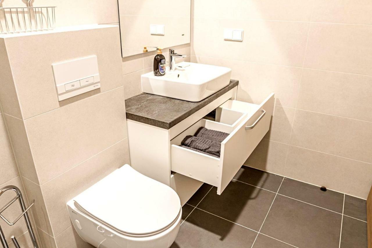 Modern 1Bd Apartment In Old Town By Hostlovers Kaunas Ngoại thất bức ảnh
