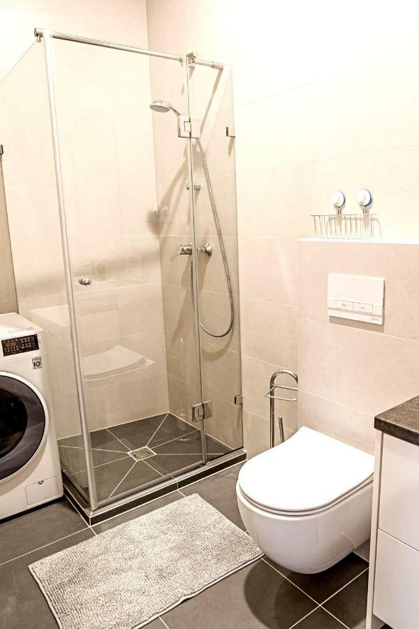 Modern 1Bd Apartment In Old Town By Hostlovers Kaunas Ngoại thất bức ảnh