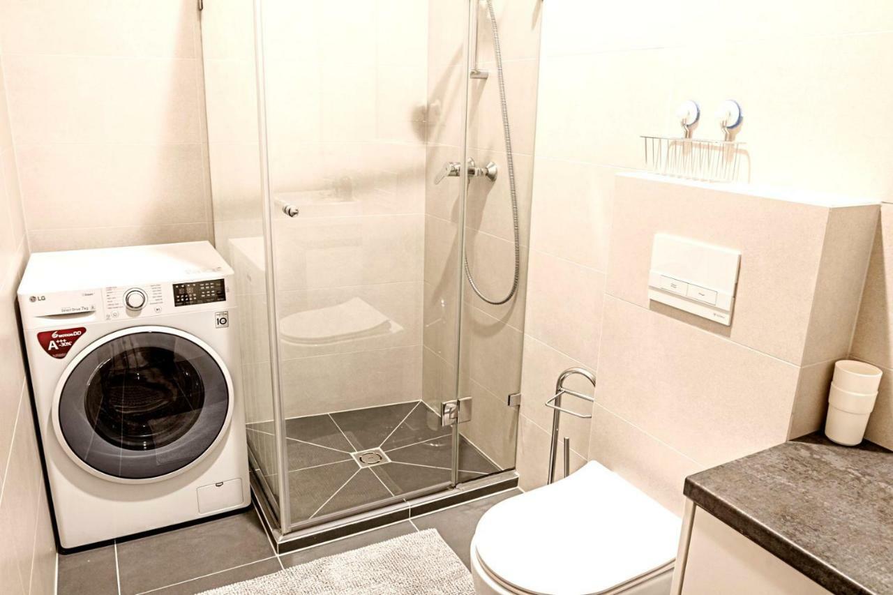 Modern 1Bd Apartment In Old Town By Hostlovers Kaunas Ngoại thất bức ảnh